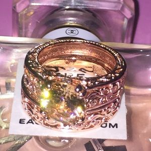 👄👄👄Rings rose colored💍💖 never worn